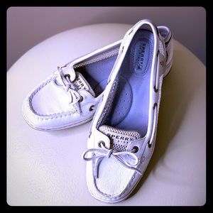 Like new women’s white Sperry Angelfish Topsiders!